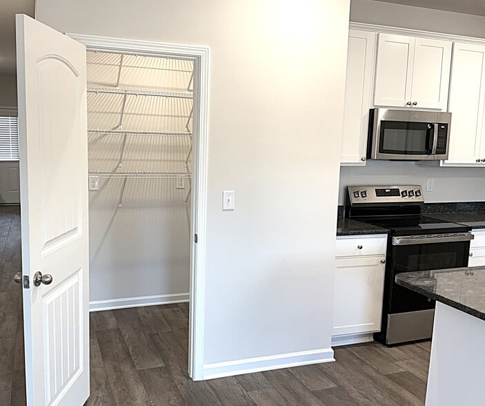 Building Photo - 3184 Emberly Dr