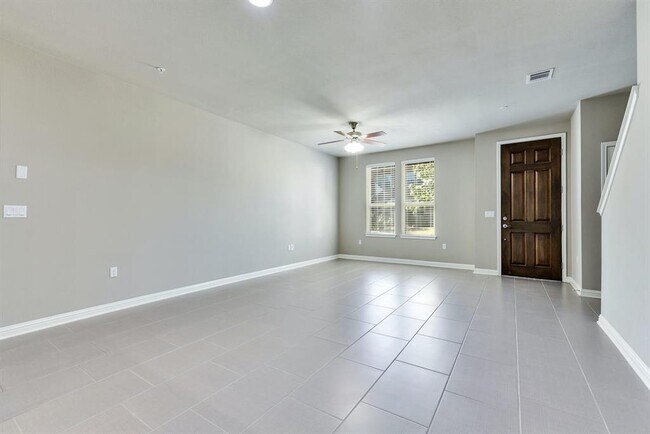 Building Photo - 13800 Lyndhurst St