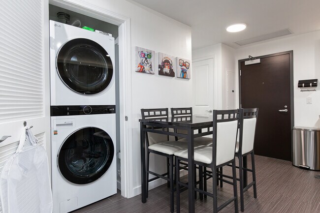 Building Photo - 1431 Pacific Hwy