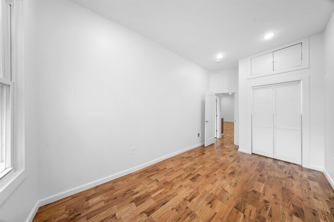 Building Photo - 1111 53rd St