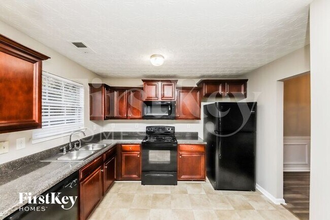 Building Photo - 419 Lake Ridge Ln