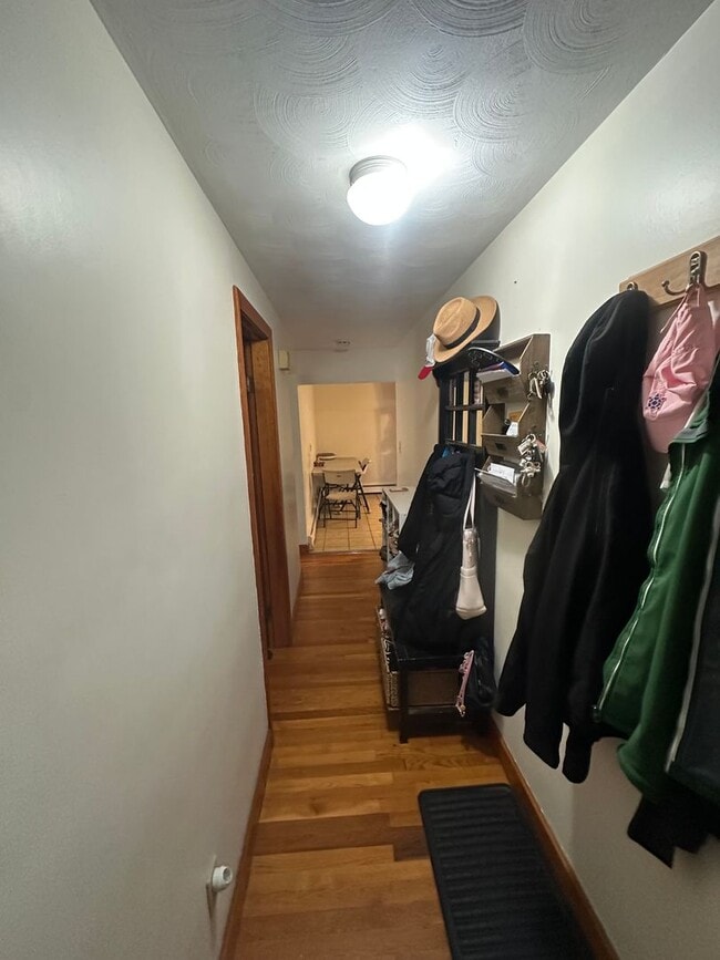 Building Photo - 28 Olcott St