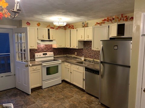 Building Photo - 54 Pinehurst Ave