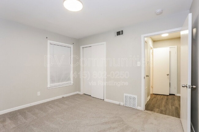 Building Photo - 2901 Creston Ave