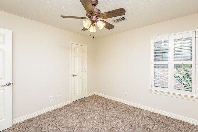 Building Photo - 12330 Timber Hollow
