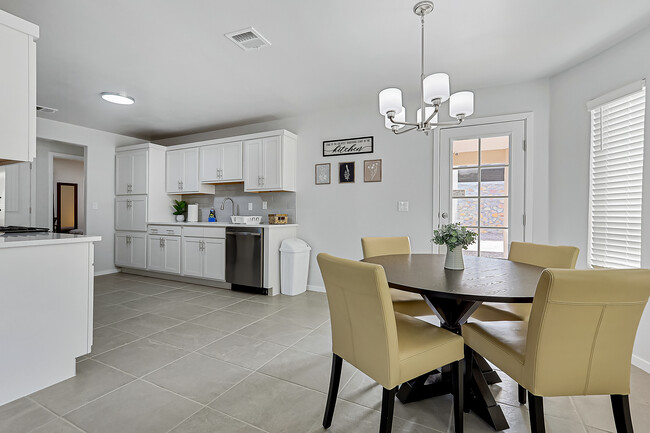 Dining Area - 13054 Oakhampton Ave