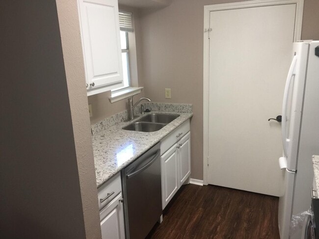 Building Photo - 2800 Longmire Dr