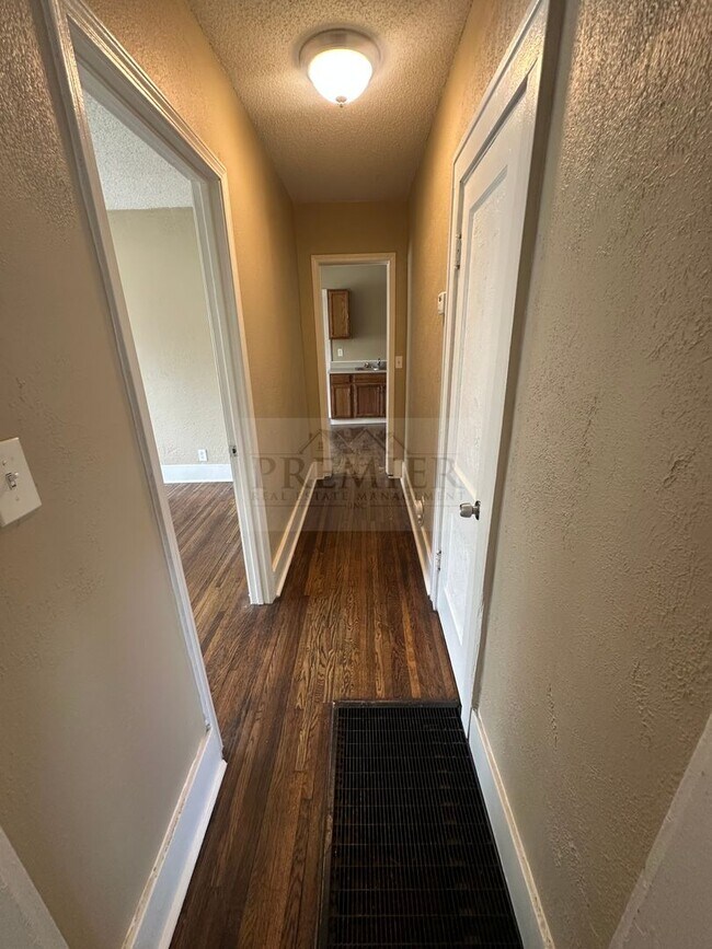 Building Photo - Rent $895 -5646 Lydia Ave, Kansas City, MO...