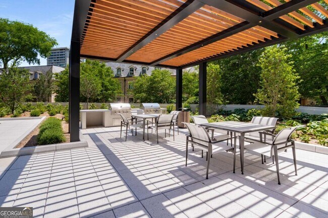 Building Photo - 2660 Peachtree Rd NW