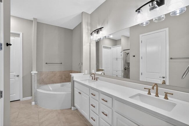 Building Photo - 104 Cartwheel Bend