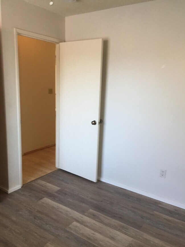 Building Photo - 2 story 3 bed in Northwest Bakersfield with Solar - $2400 + $130 Solar Fee