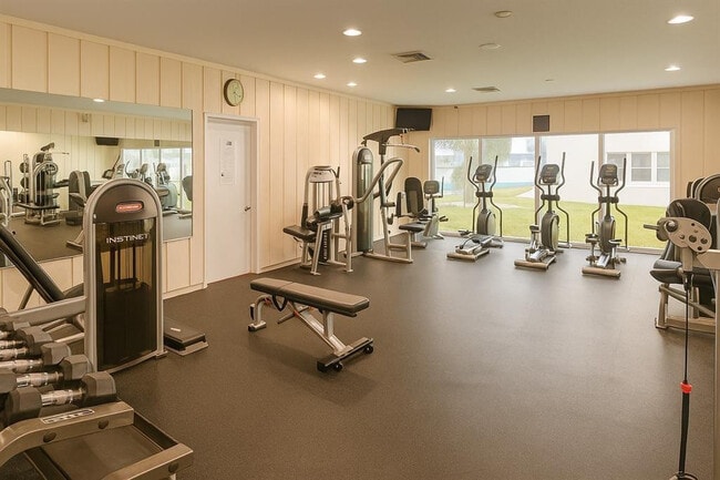 Building Photo - 1175 NE Miami Gardens Dr