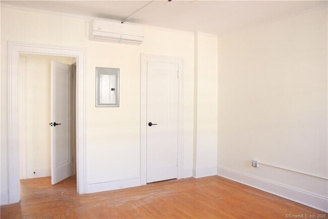 Building Photo - 433 Whitney Ave