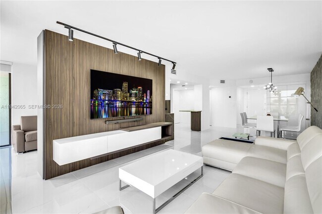 Building Photo - 200 Leslie Dr