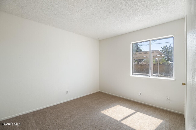 Building Photo - 44210 Fenhold St
