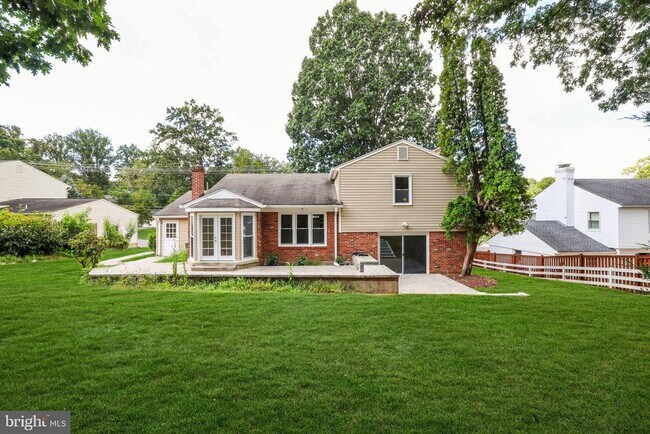 Building Photo - 8815 Tuckerman Ln