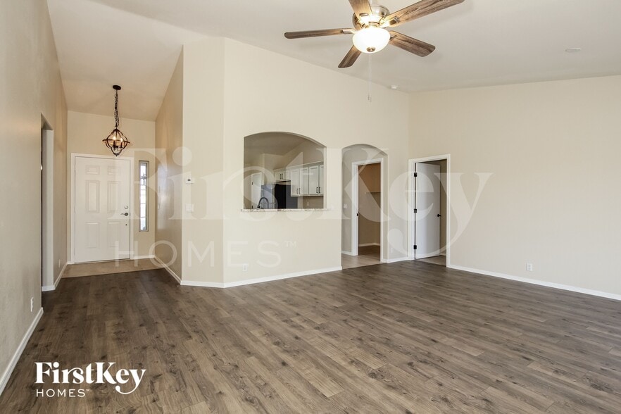 Building Photo - 6396 N 81st Dr