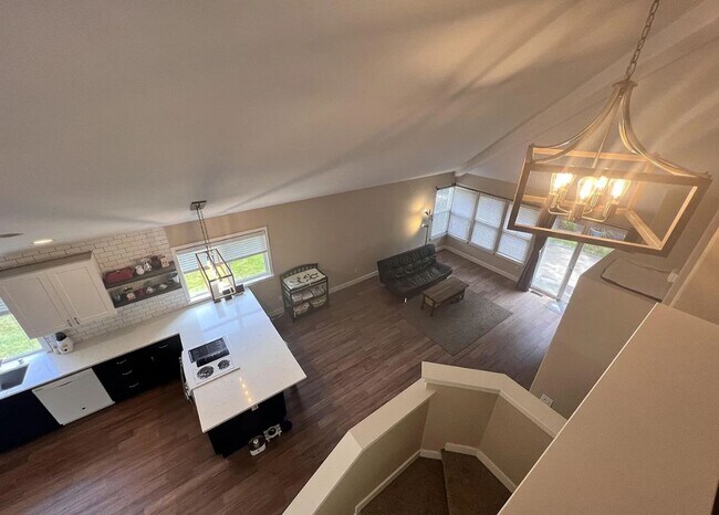 Building Photo - Great Neighborhood 3bd/ 2.5 Avail. Nov. 28th