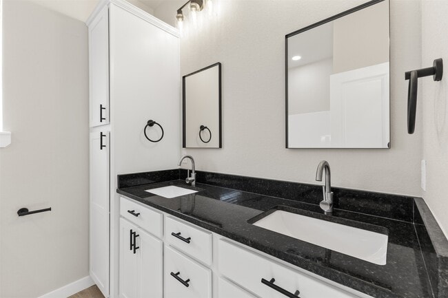 Building Photo - 1504 Clay St