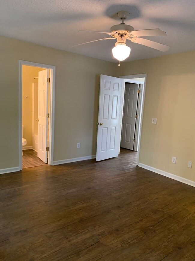 Building Photo - 3 Bedroom 2 Bath One Story House on Charte...