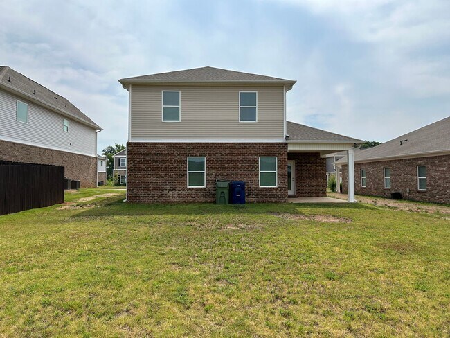 Building Photo - Three car garage Two story home close to e...