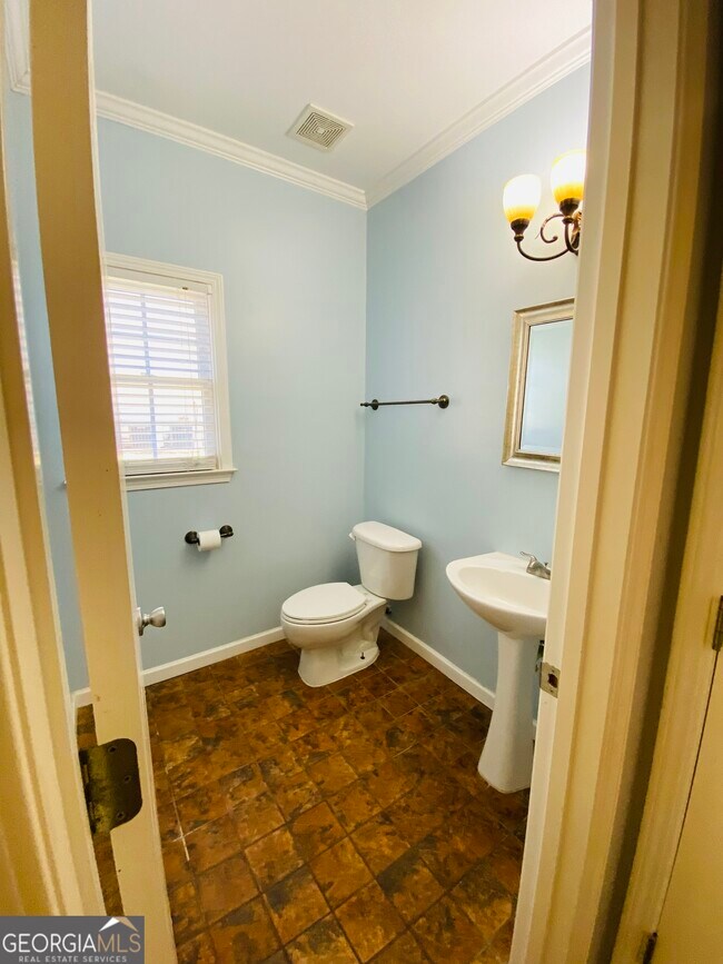 Building Photo - 33 Tall Timbers Cir