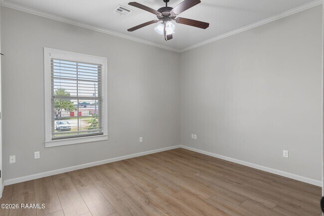 Building Photo - 203 Ella St