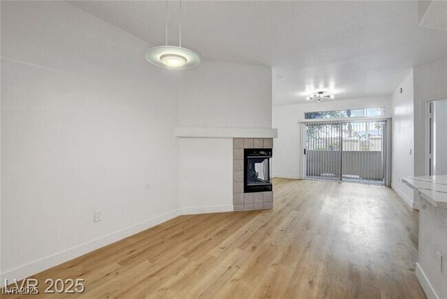 Building Photo - 7400 W Flamingo Rd