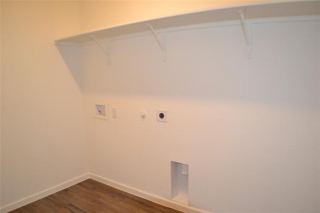Building Photo - 824 Cedar Elm Dr