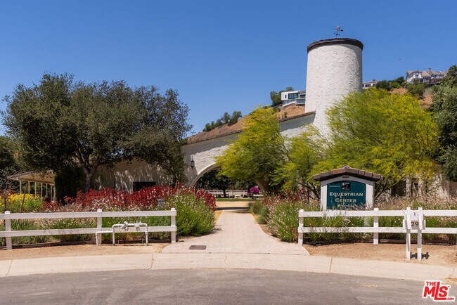 Building Photo - 6 Buckskin Ct