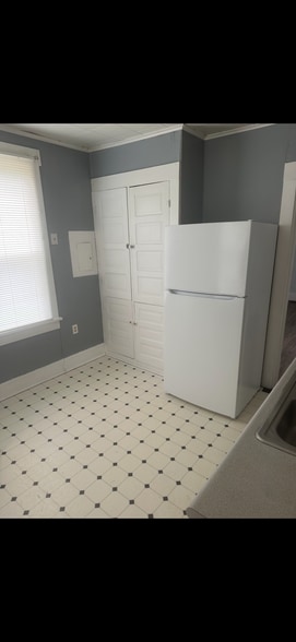 Kitchen - 859 Miller St