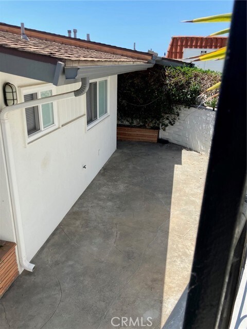 Building Photo - 524 Avenida Victoria