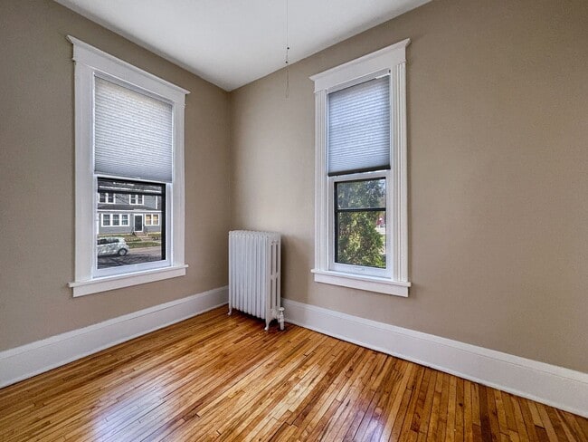 Building Photo - 1019 W 31st St