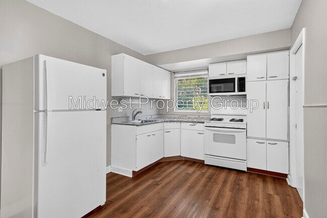 Building Photo - 727 Shepley Dr