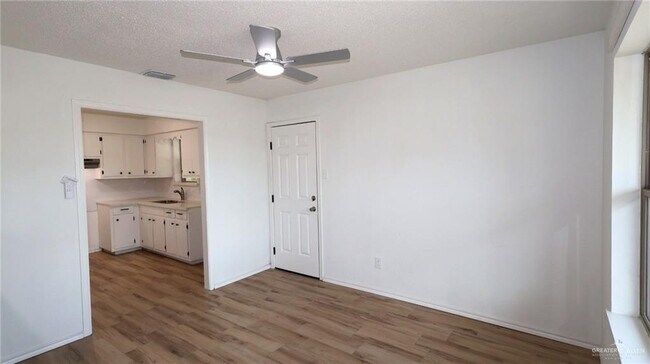 Building Photo - 807 S 21st Ave
