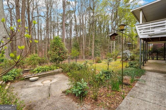 Building Photo - 5140 Lakewood Dr