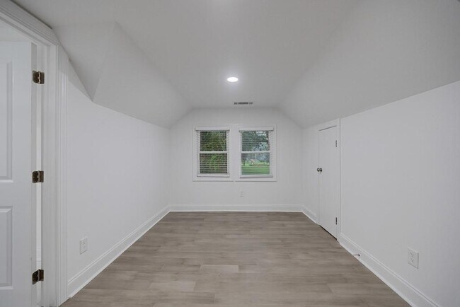 Building Photo - 593 Lynnhaven Dr SW