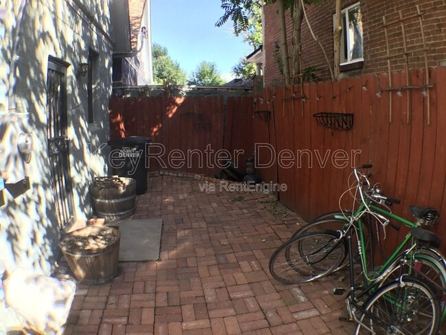 Building Photo - 1032 E 24th Ave