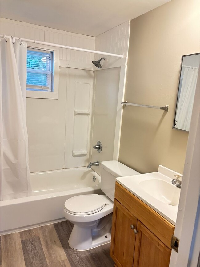 Building Photo - 4905 Northcrest Dr