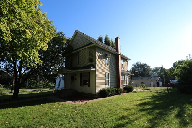 Building Photo - 104 S Garfield Ave
