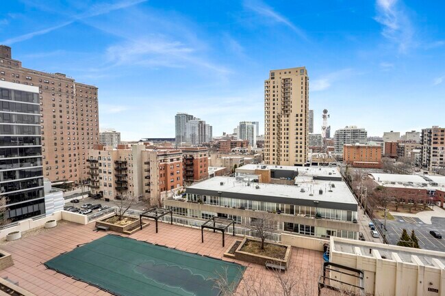 Building Photo - 1400 S Michigan Ave