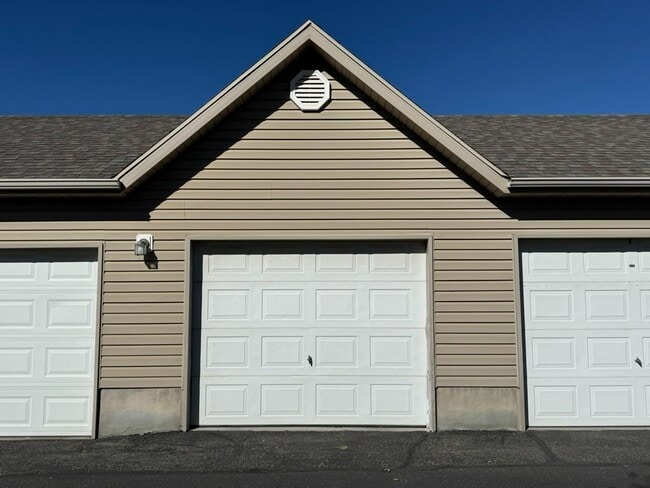 Building Photo - 139 W Ridge Rd