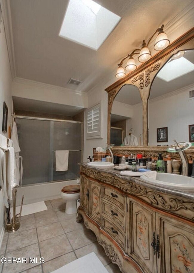 Building Photo - 1933 Gus Moran St