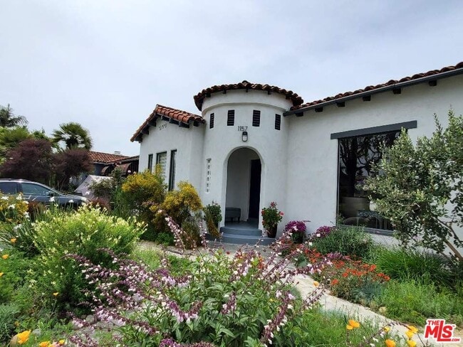 Building Photo - 1157 S Point View St