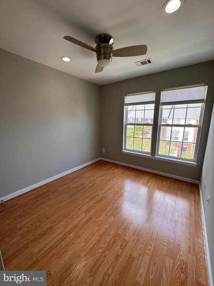 Building Photo - 4065 Cressida Pl