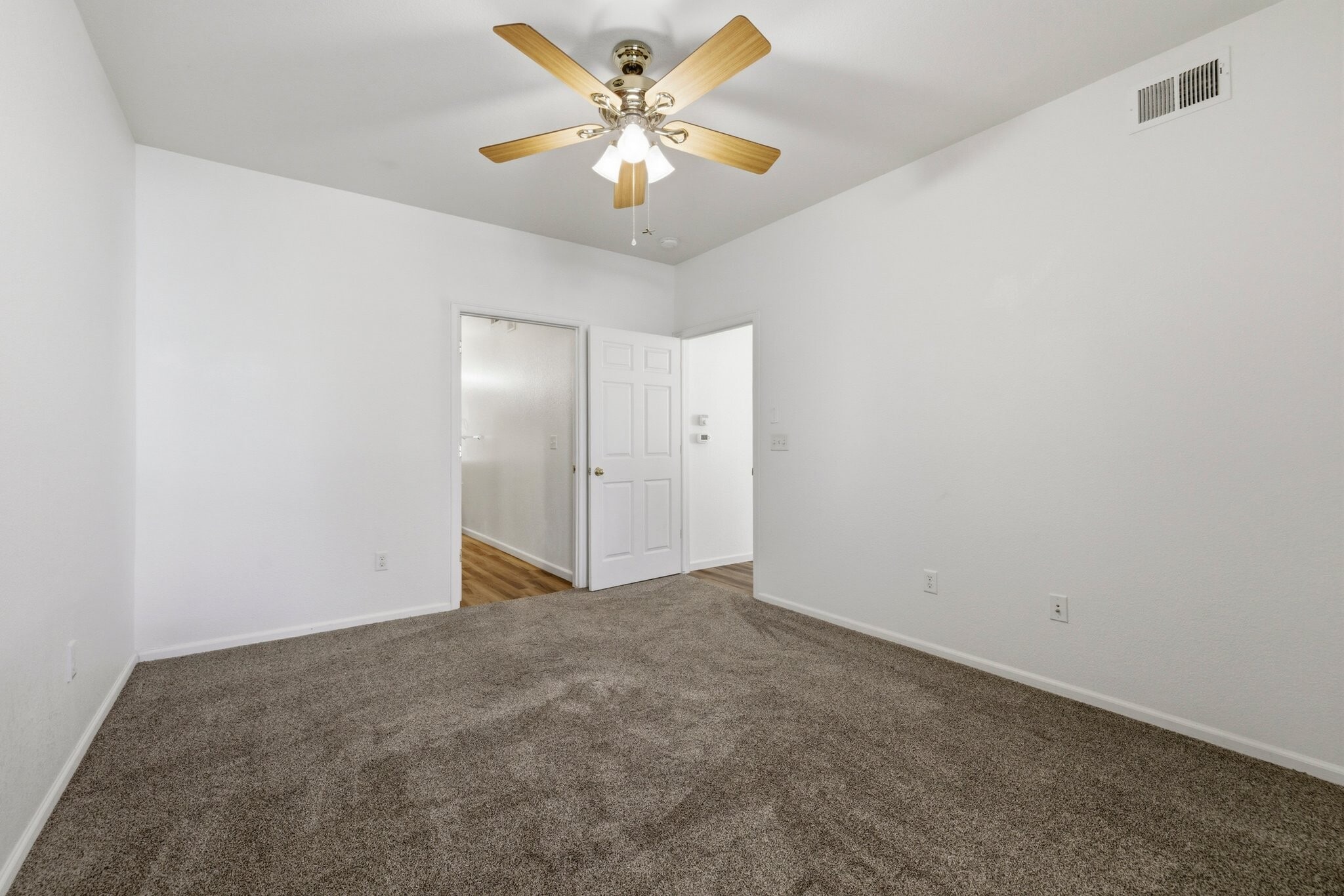 Building Photo - 1907 Grays Peak Dr