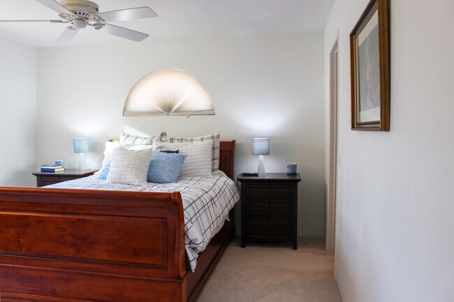 Building Photo - 660 Vista Lago Cir N