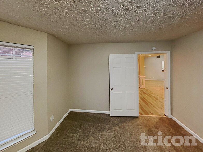 Building Photo - 94 Oakview Dr