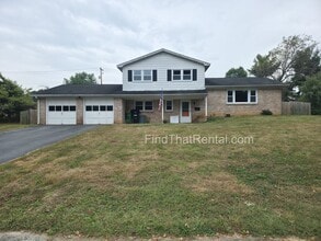 Building Photo - COMING SOON! Pet friendly, 2 car garage, M...