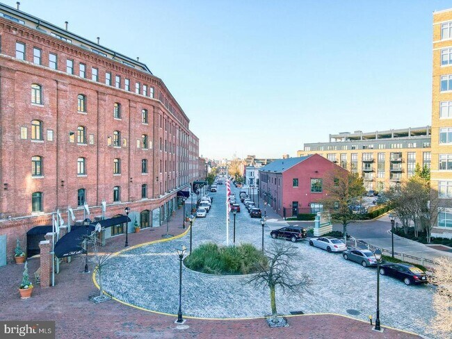 Building Photo - 1000 Fell St